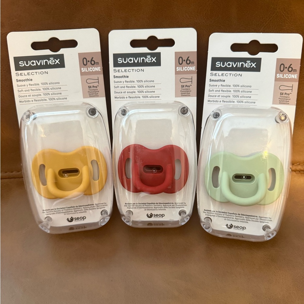 NWT Suavinex Smoothie Silicone Pacifiers 0-6M, plus case